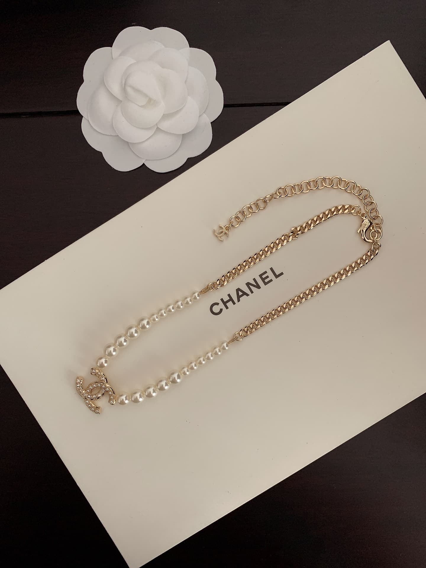 Chanel Women’S Pearl Necklace And Gold Metal
