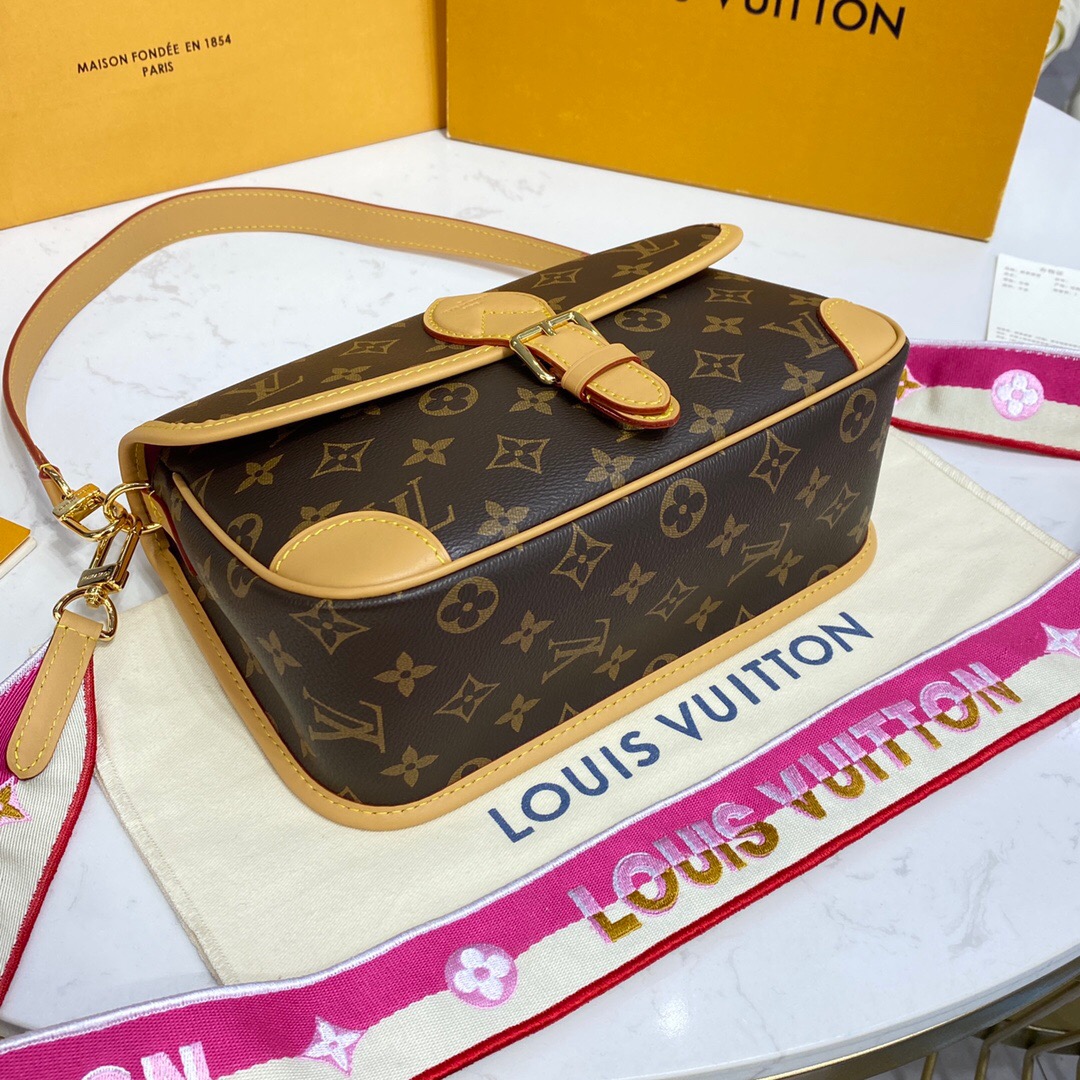 Louis Vuitton Diane Fuchsia M46049