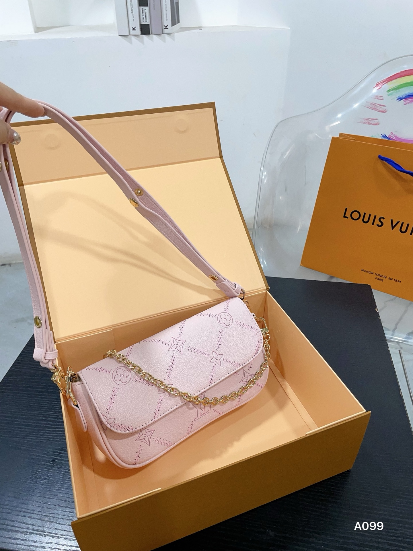 LV Ivy underarm, handheld, crossbody bag - cnluxepick