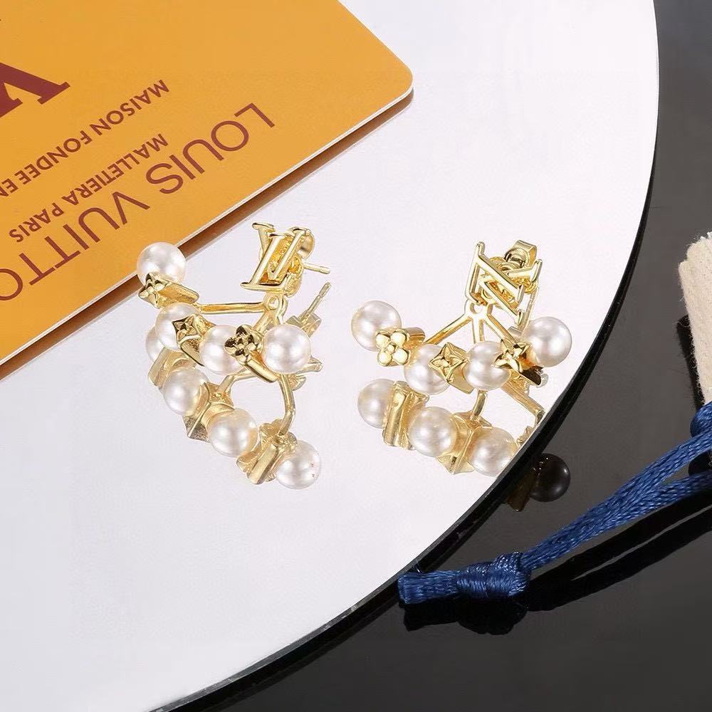 LV letter flower stud earrings - cnluxepick