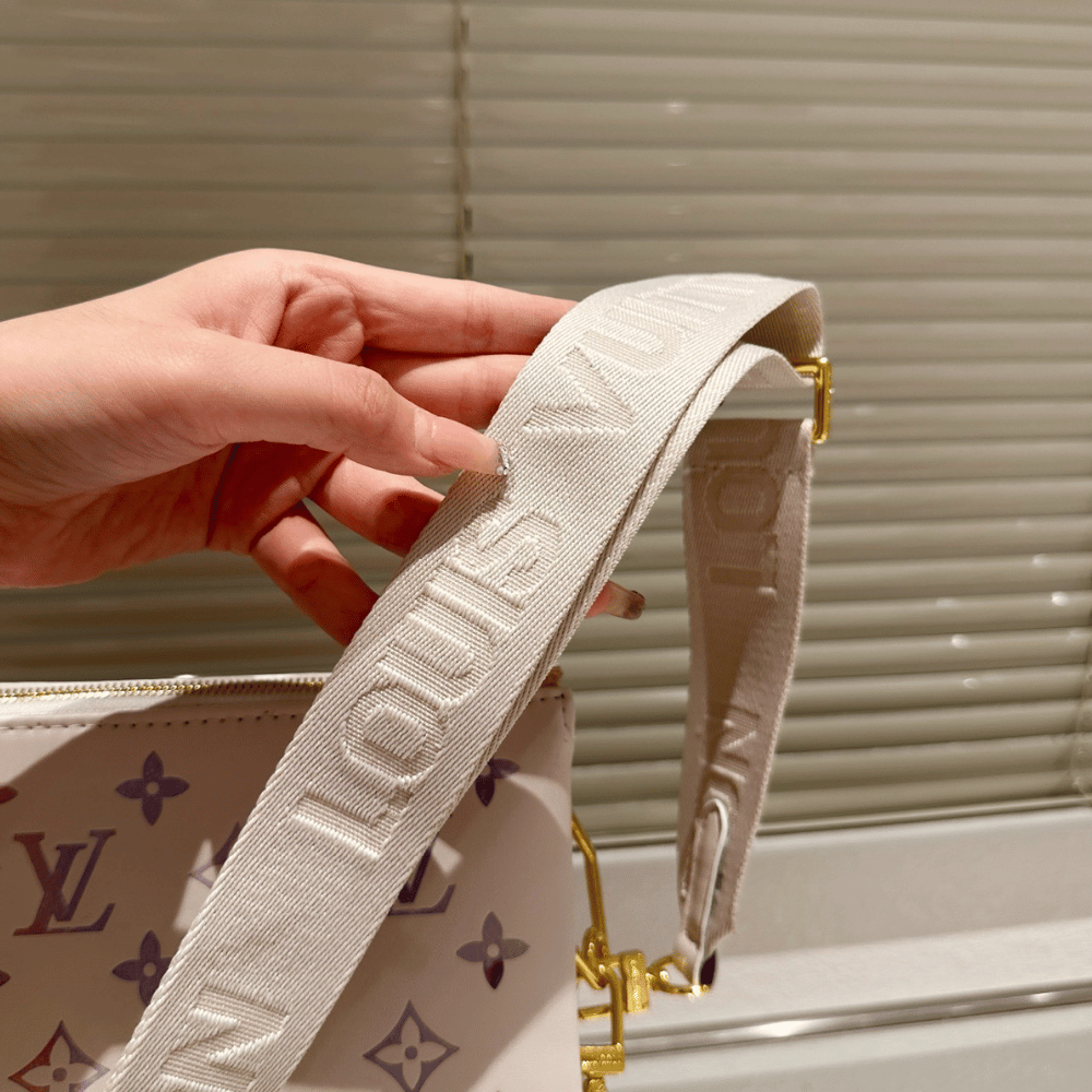 Louis Vuitton Coussin PM Dream Cream 10.2 Inches M25507