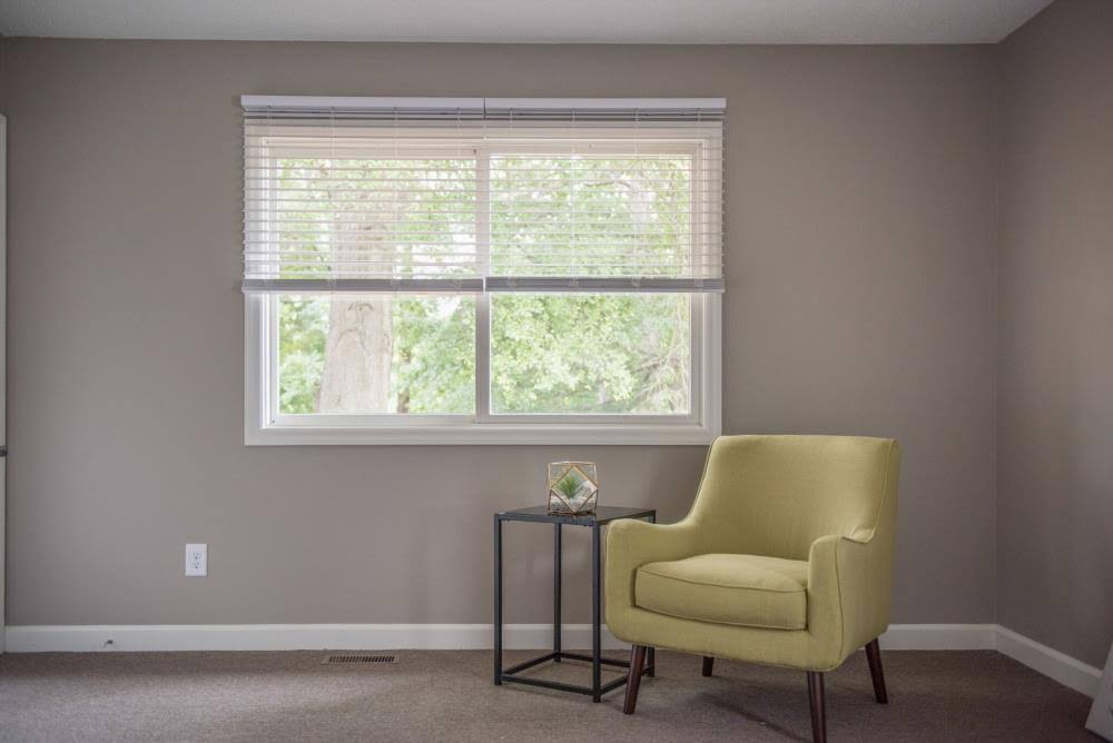 Wave Contour 2-in Slat Width 71.5-in x 60-in Cordless Soft White Faux Wood Room Darkening Faux Wood Blinds | WC27260W-E