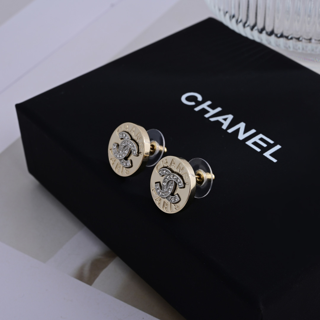 Chanel letter stud earrings - cnluxepick