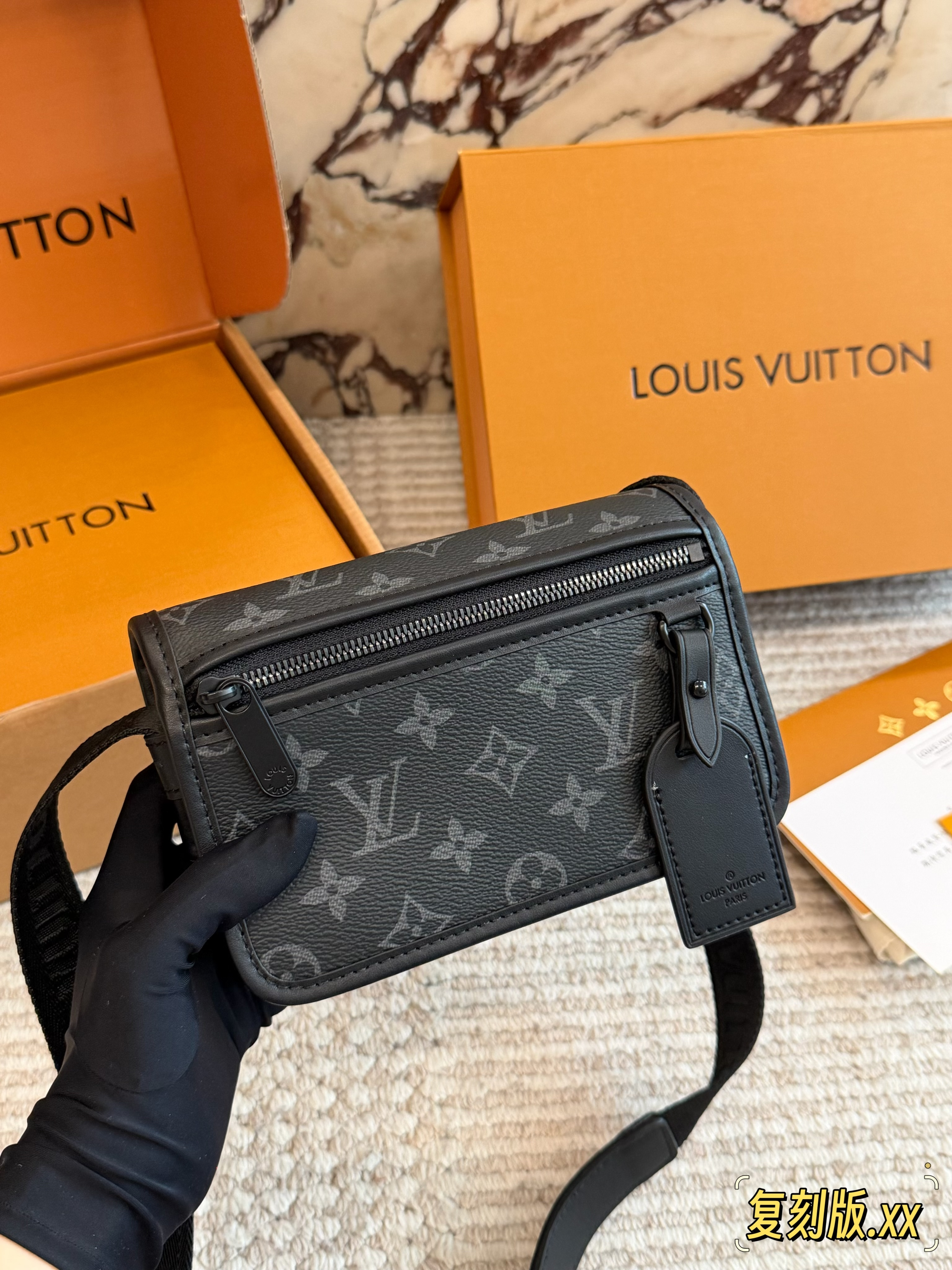 LV camera bag - cnluxepick