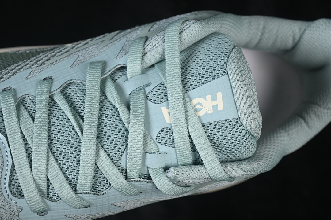 HOKA One One Challenger 8