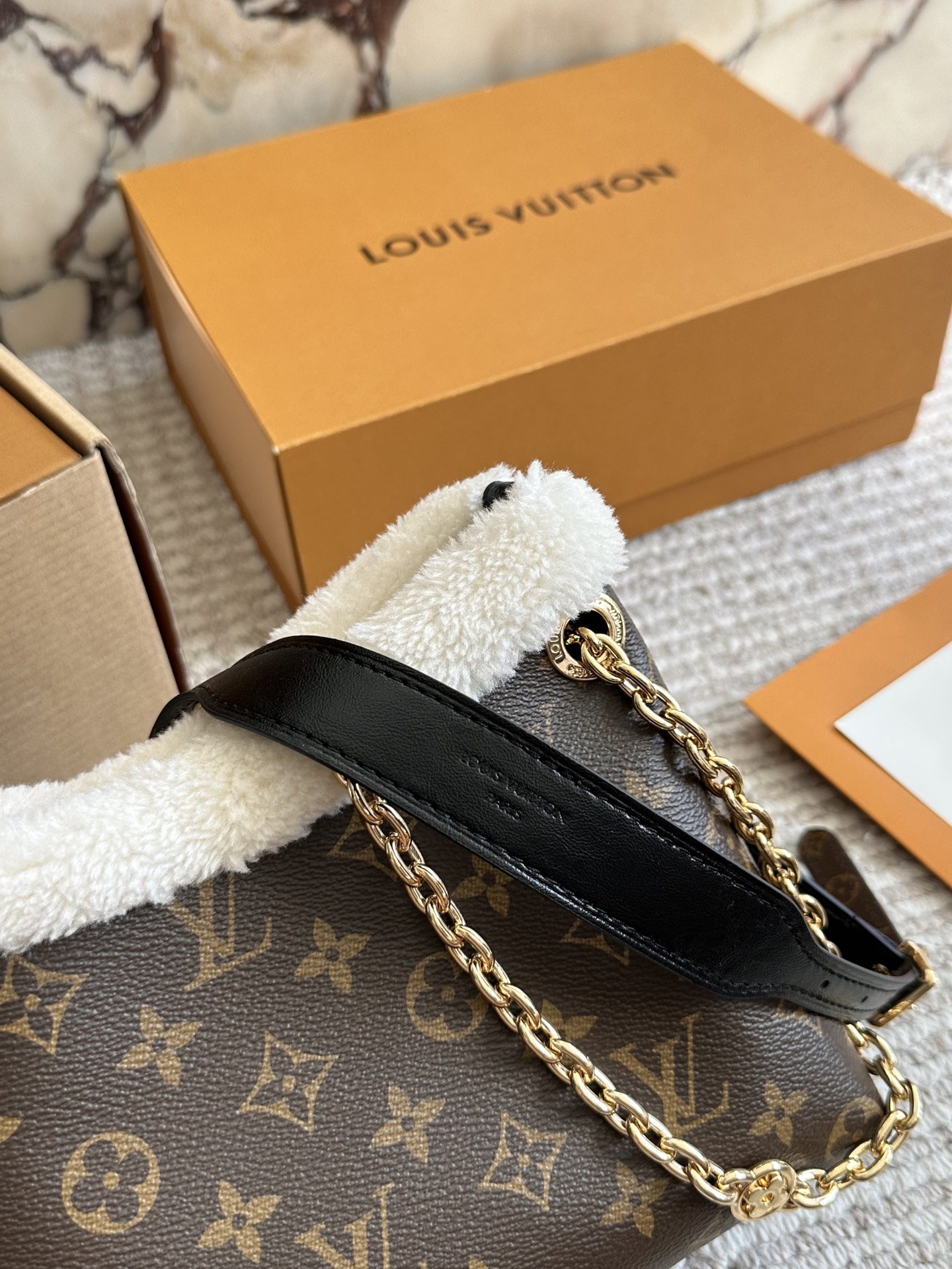 LV Carryall shoulder bag - cnluxepick