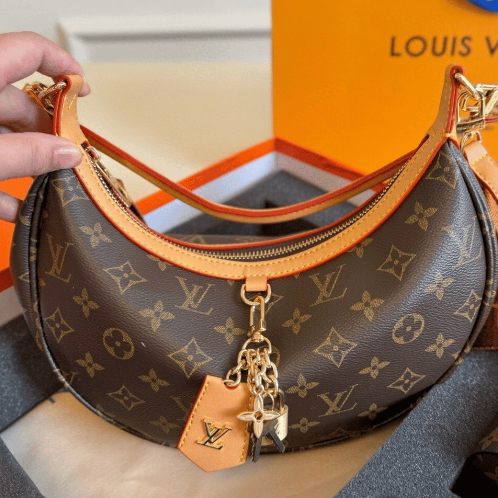 Louis Vuitton Looping Monogram 11.8 Inches M12939