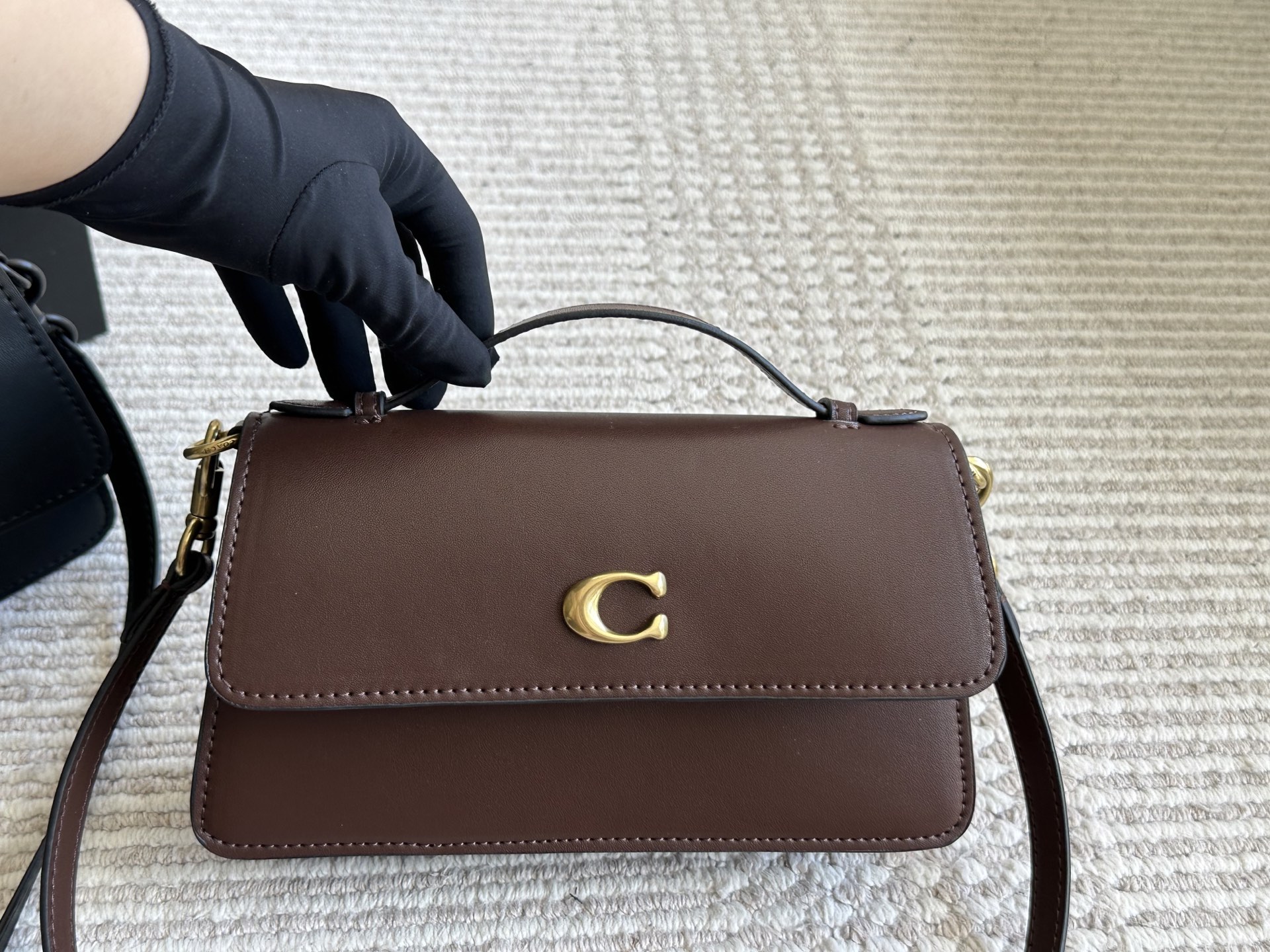 Coach Underarm Baguette Bag - cnluxepick