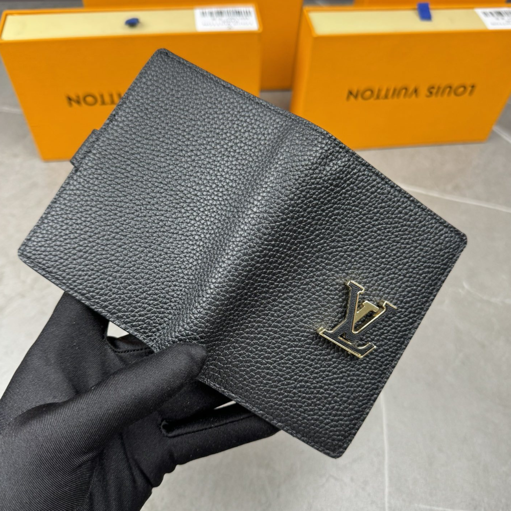 Louis Vuitton Vertical Compact Wallet Capucines Taurillon Black / Arizona Beige 3.5 Inches M82198