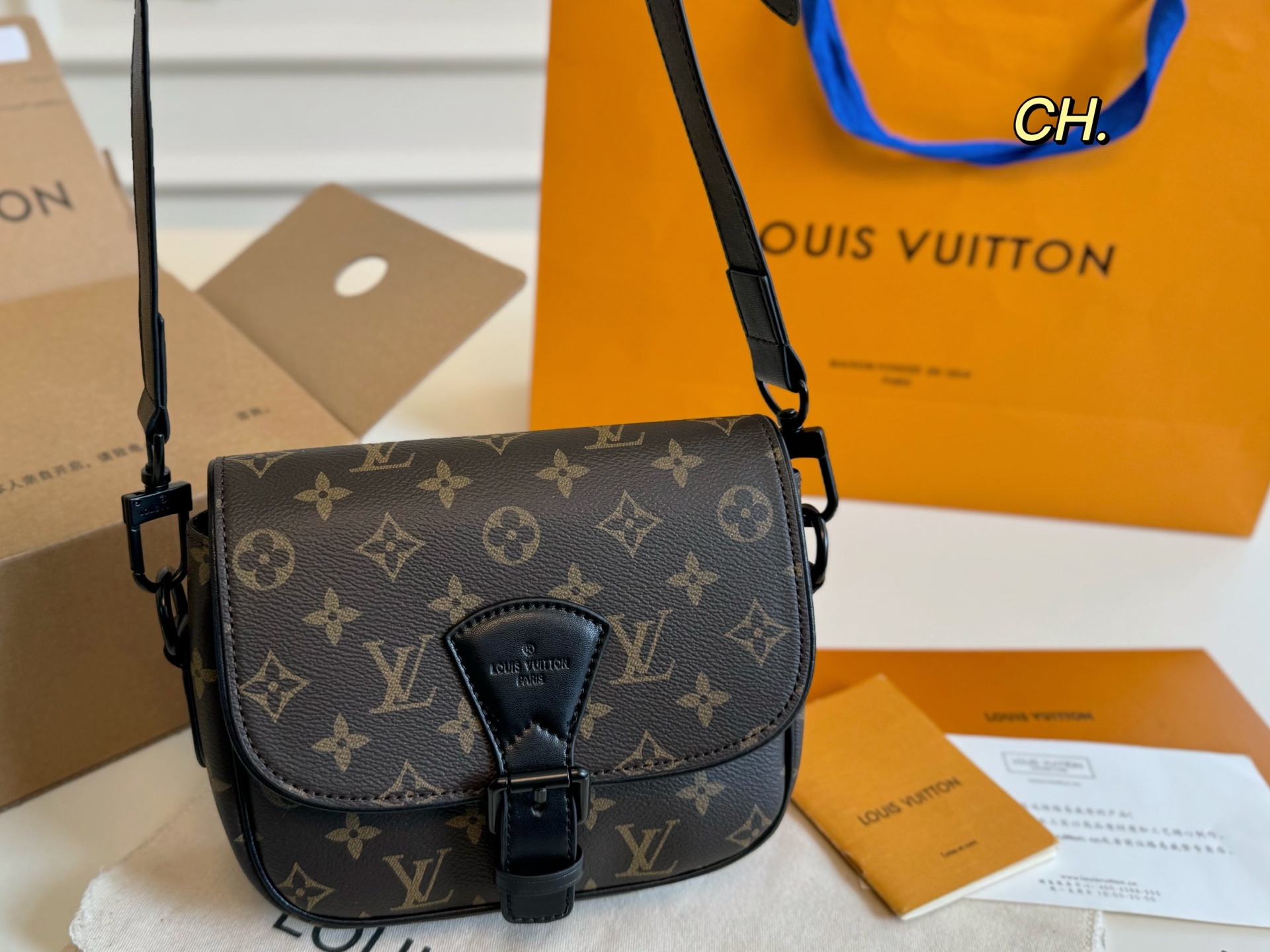 LV Montsouris messenger bag - cnluxepick