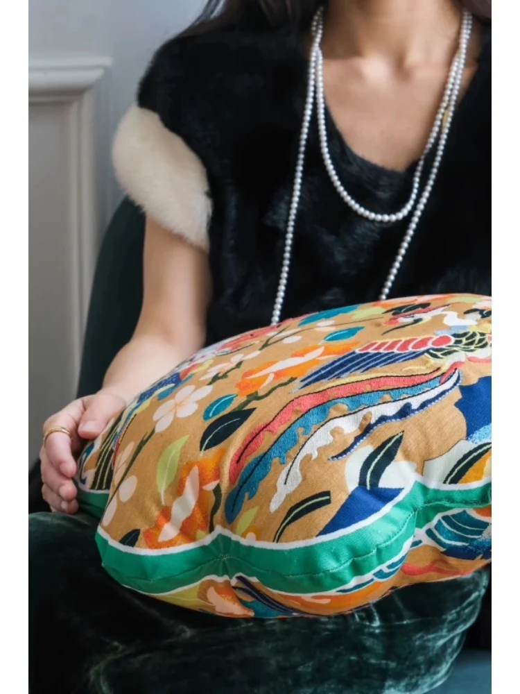 BD057 - Oriental Phoenix Chirping Embroidered Cushion: Vintage Elegance