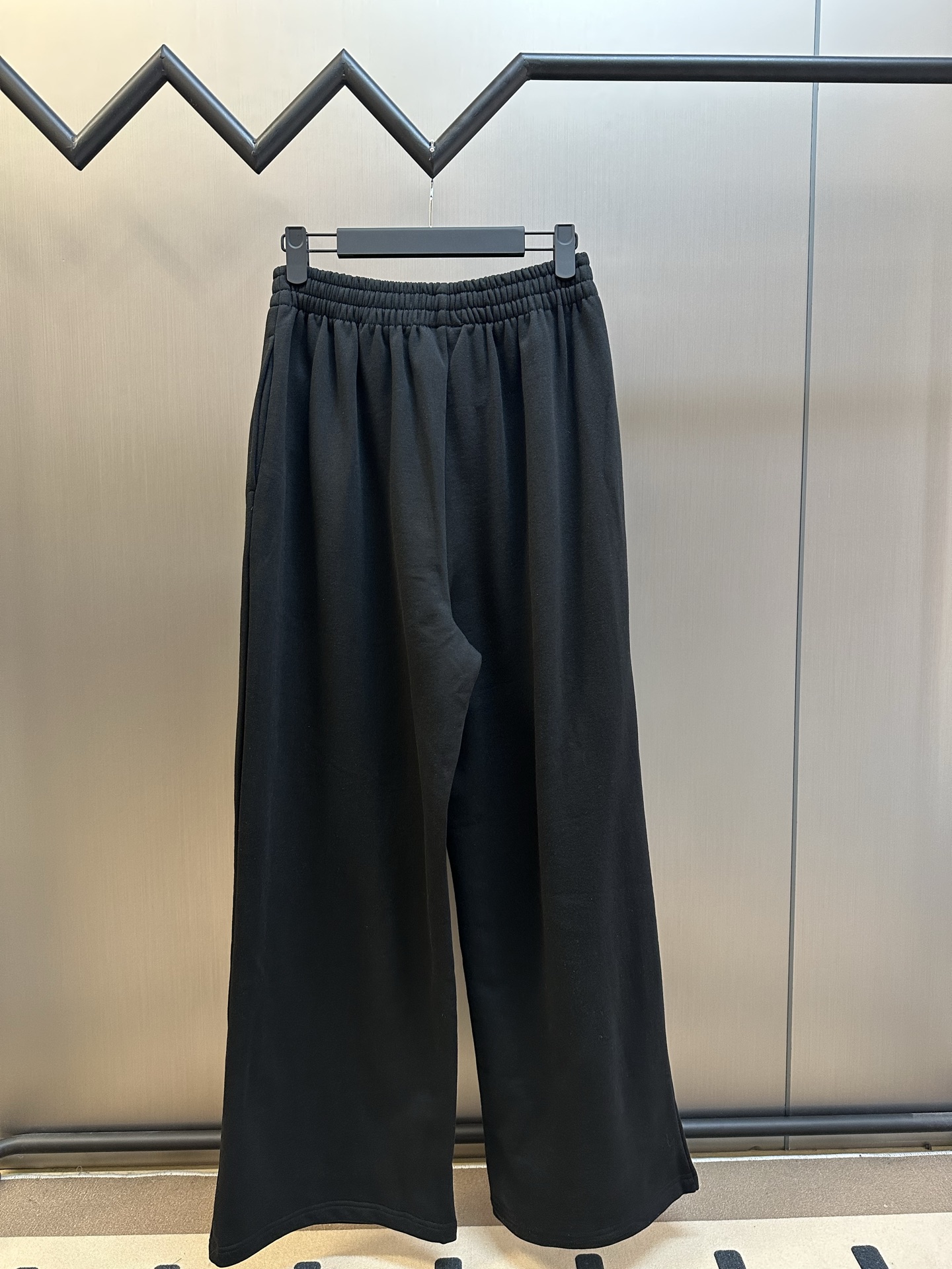 Balenciaga Embroidered Sweatpants - cnluxepick