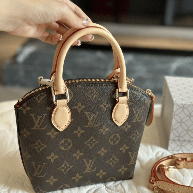 Louis Vuitton Néonoé BB Monogram Bag 8 Inches M12019