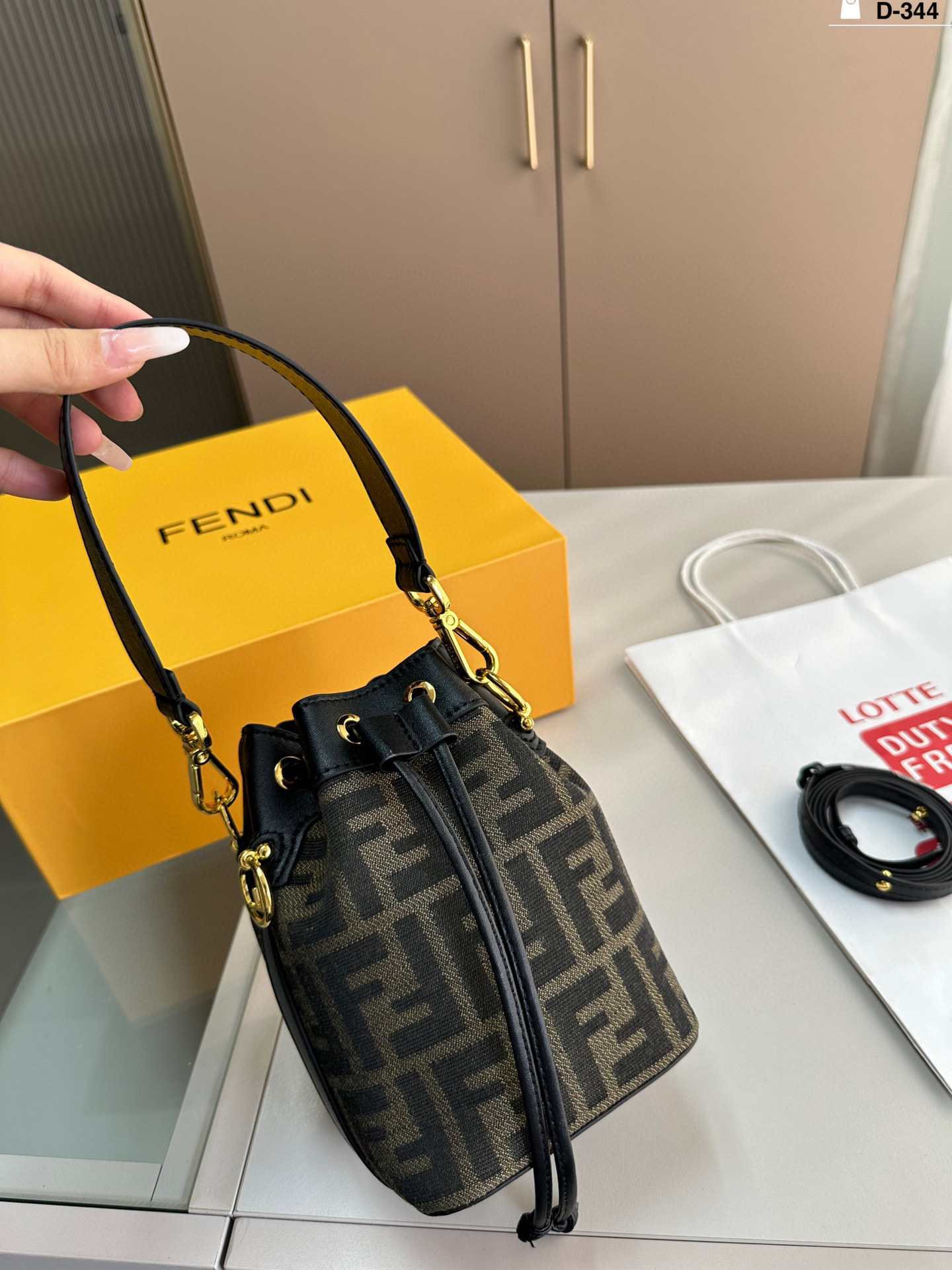 Fendi bucket bag - cnluxepick