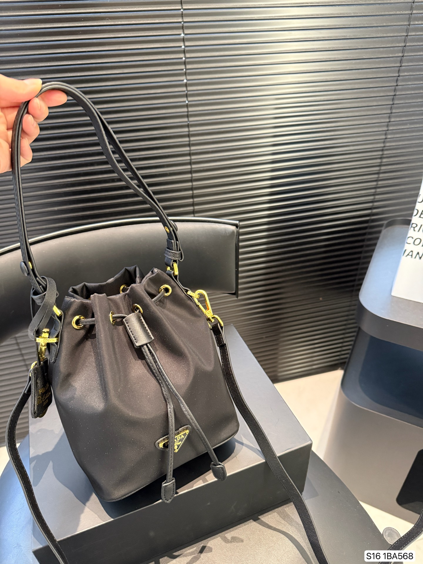 Prada bucket bag simple and light - cnluxepick