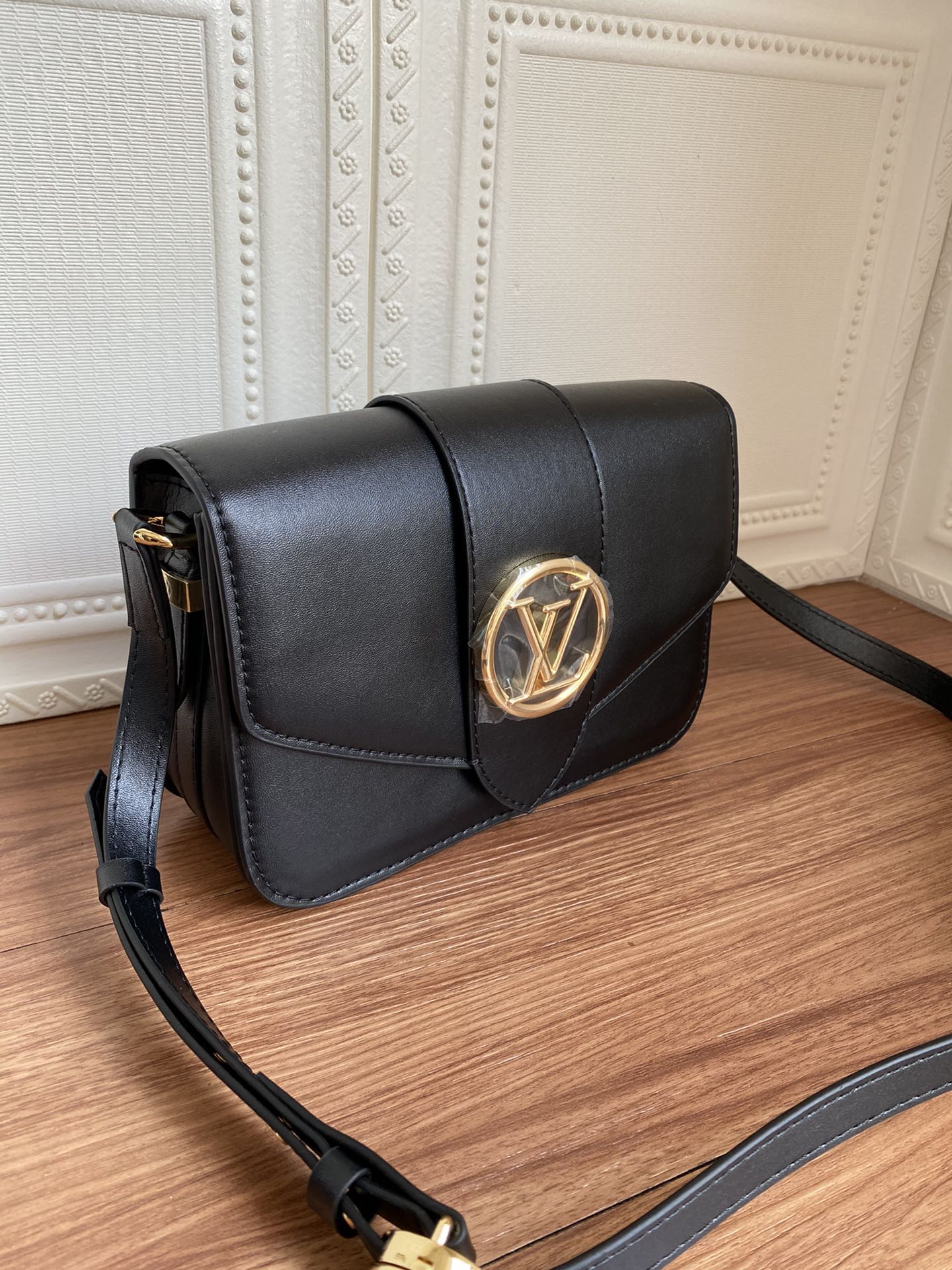 Louis Vuitton Pont 9 23Cm
