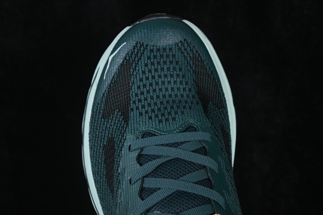HOKA One One Challenger 8