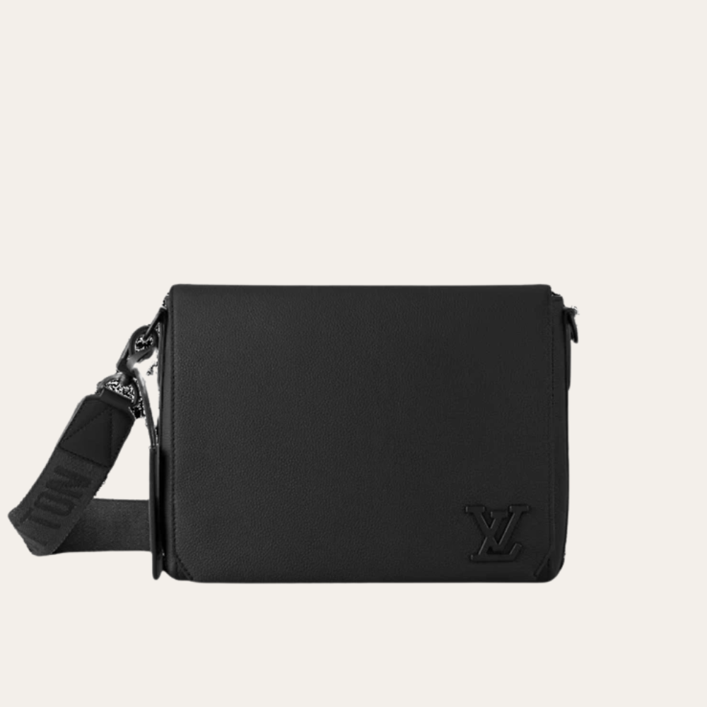 Louis Vuitton Messenger Grain Black 11 Inches M57080