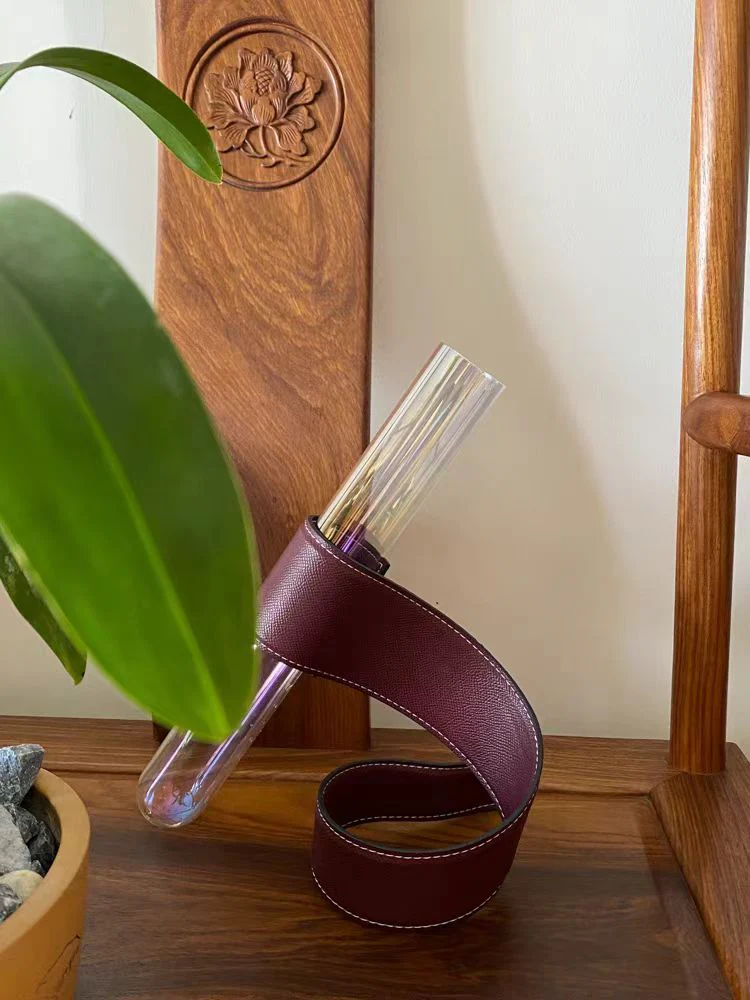 DC054 - Cartie Cartier Red Ribbon Outer Stitching Saddle Leather Crystal Glass Vase Art Decoration
