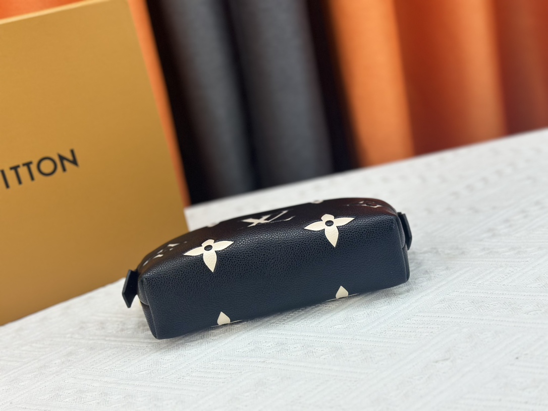 Louis Vuitton Cosmetic Pouch Pm Black 17Cm M59086