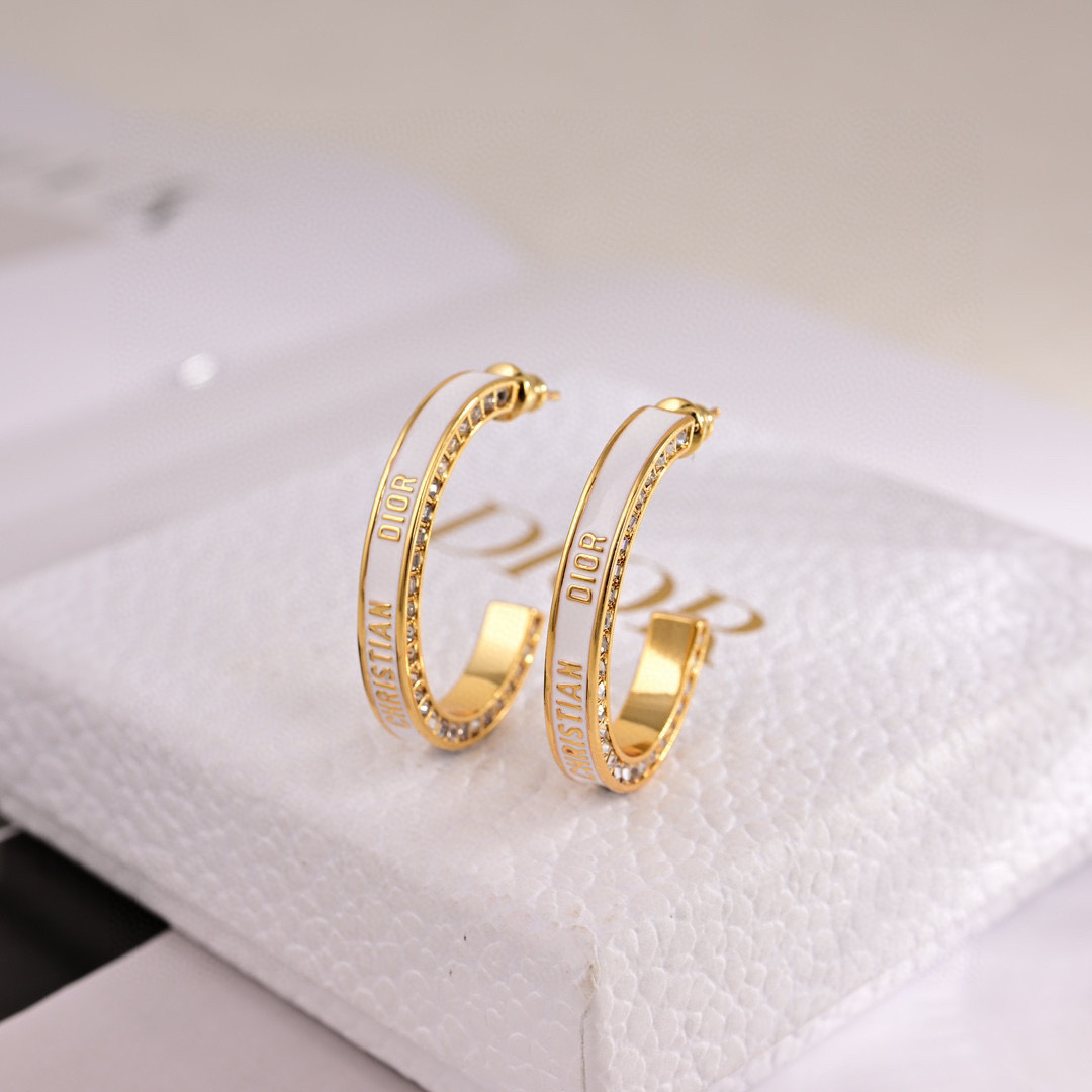 Dior's New Letter Earrings - cnluxepick