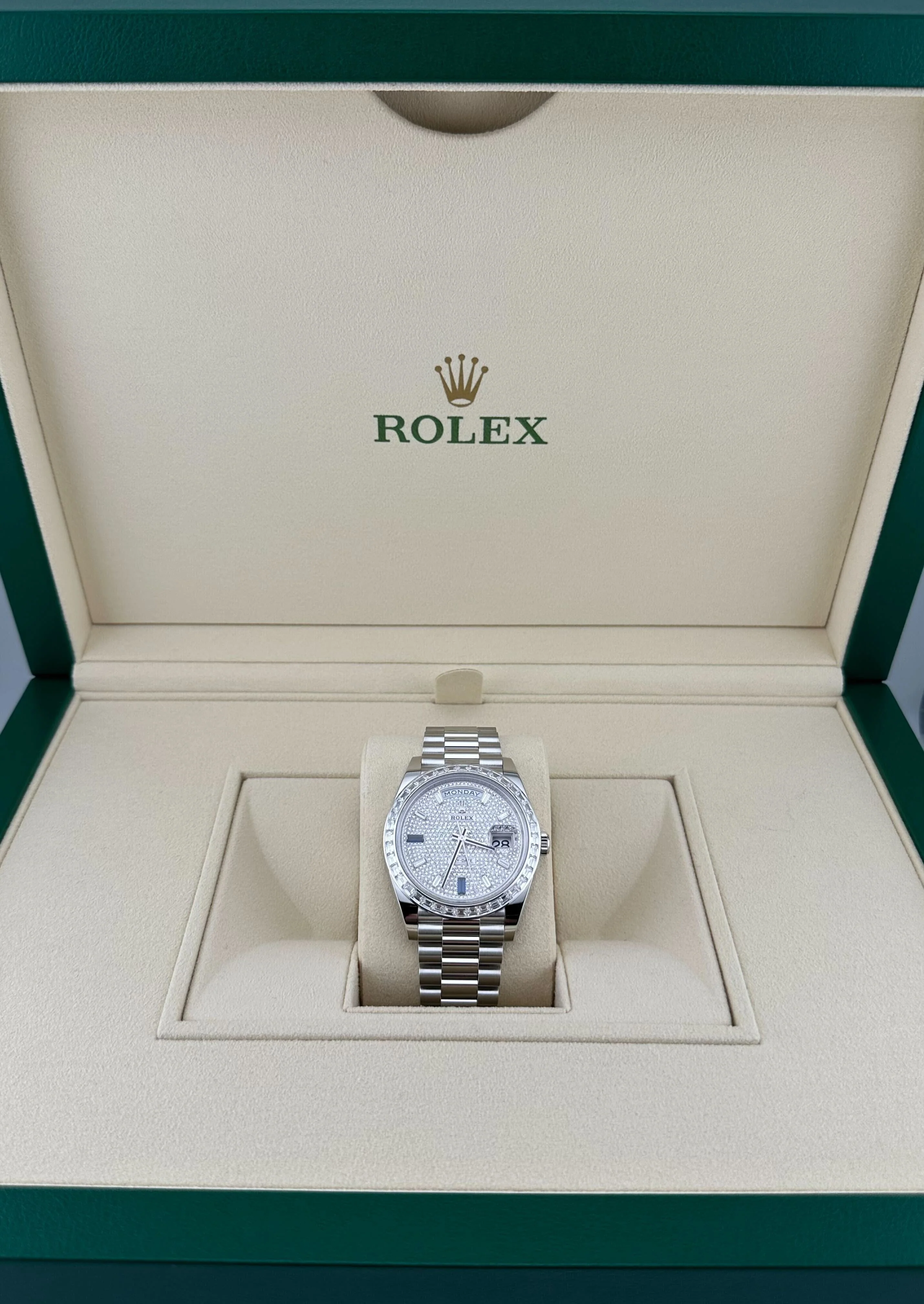 Rolex Day-Date 40 228396TBR Platinum Diamond Bezel Diamond-Paved Sapphire Dial (2024)