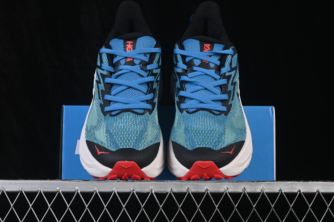 HOKA One One Challenger 8