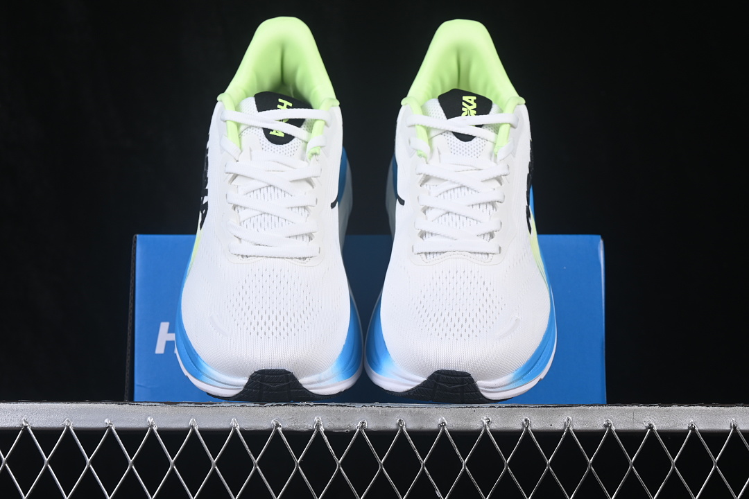 HOKA One One Clifton 11