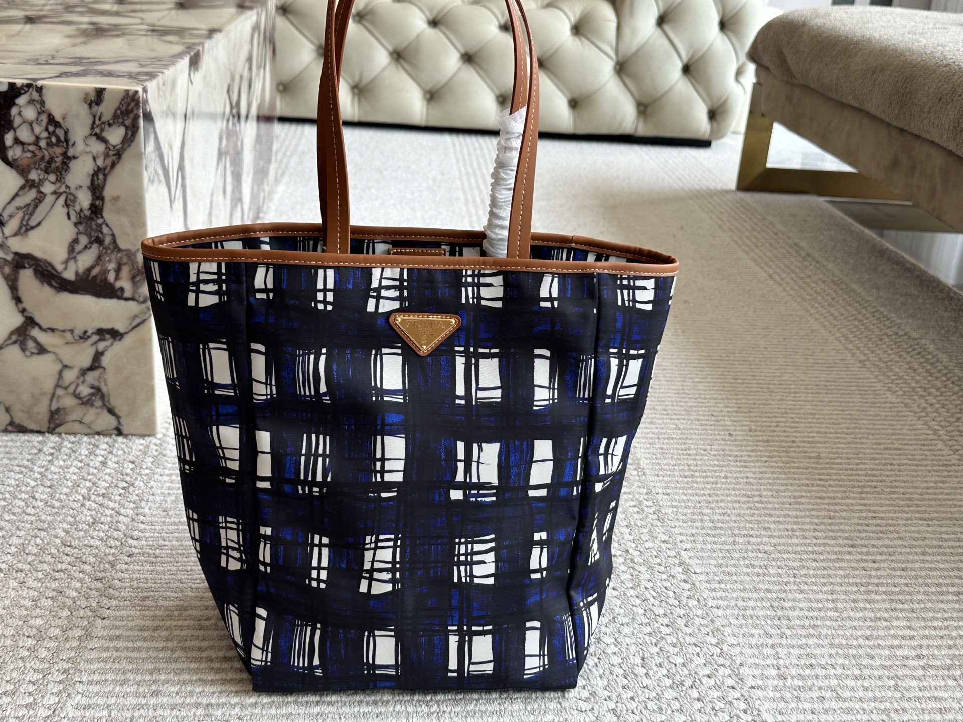 Prada recycled nylon shopping bag - cnluxepick