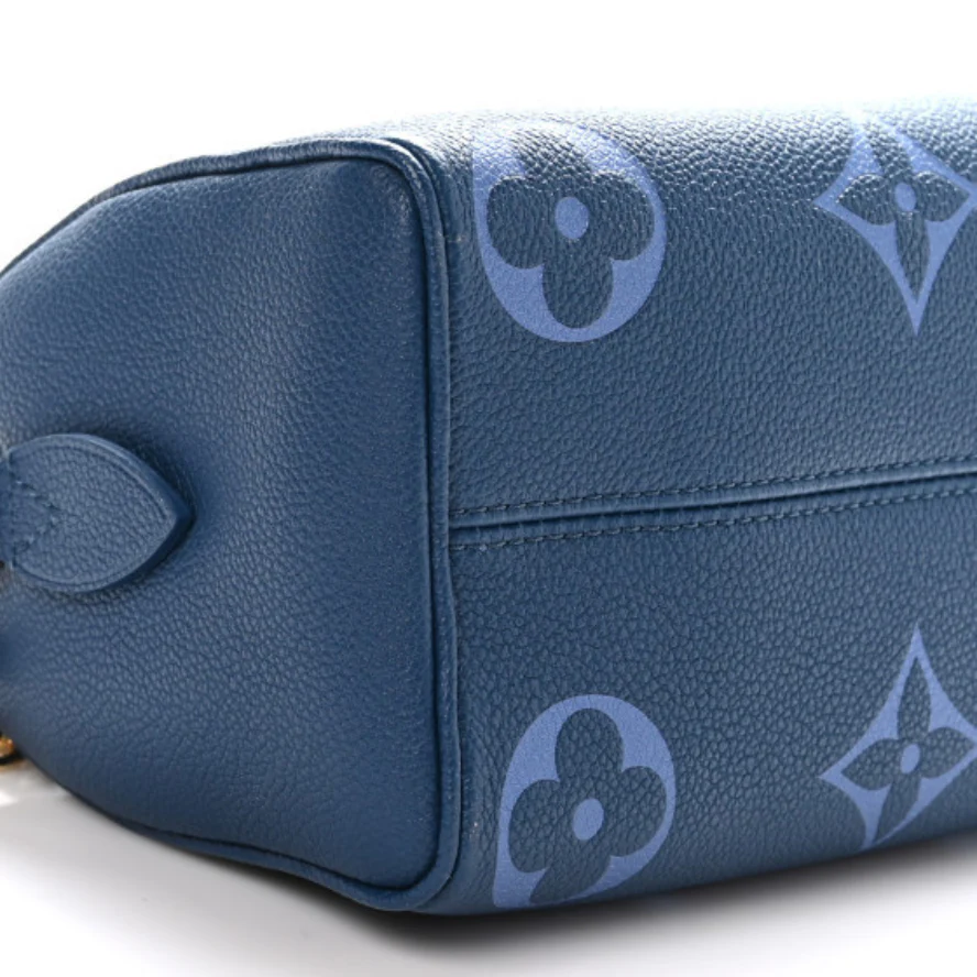 Louis Vuitton Giant Speedy Bandouliere 20 Handbag - Blue