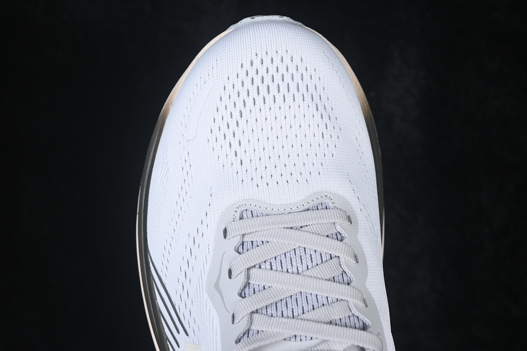 HOKA One One Clifton 11