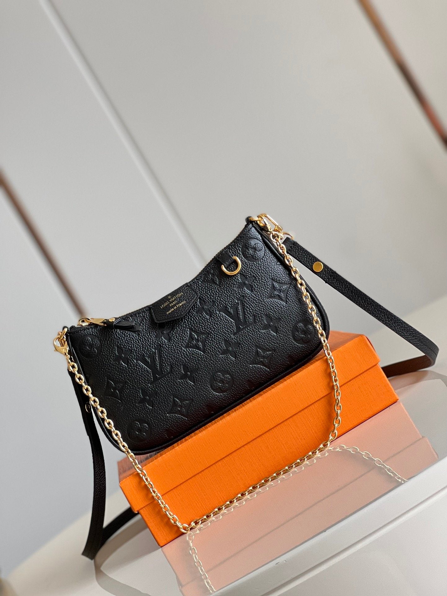 Louis Vuitton Easy Pouch On Strap 19Cm Black