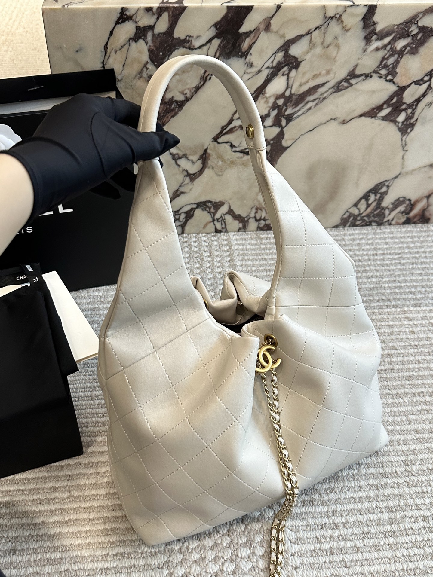 Chanel tote bag - cnluxepick