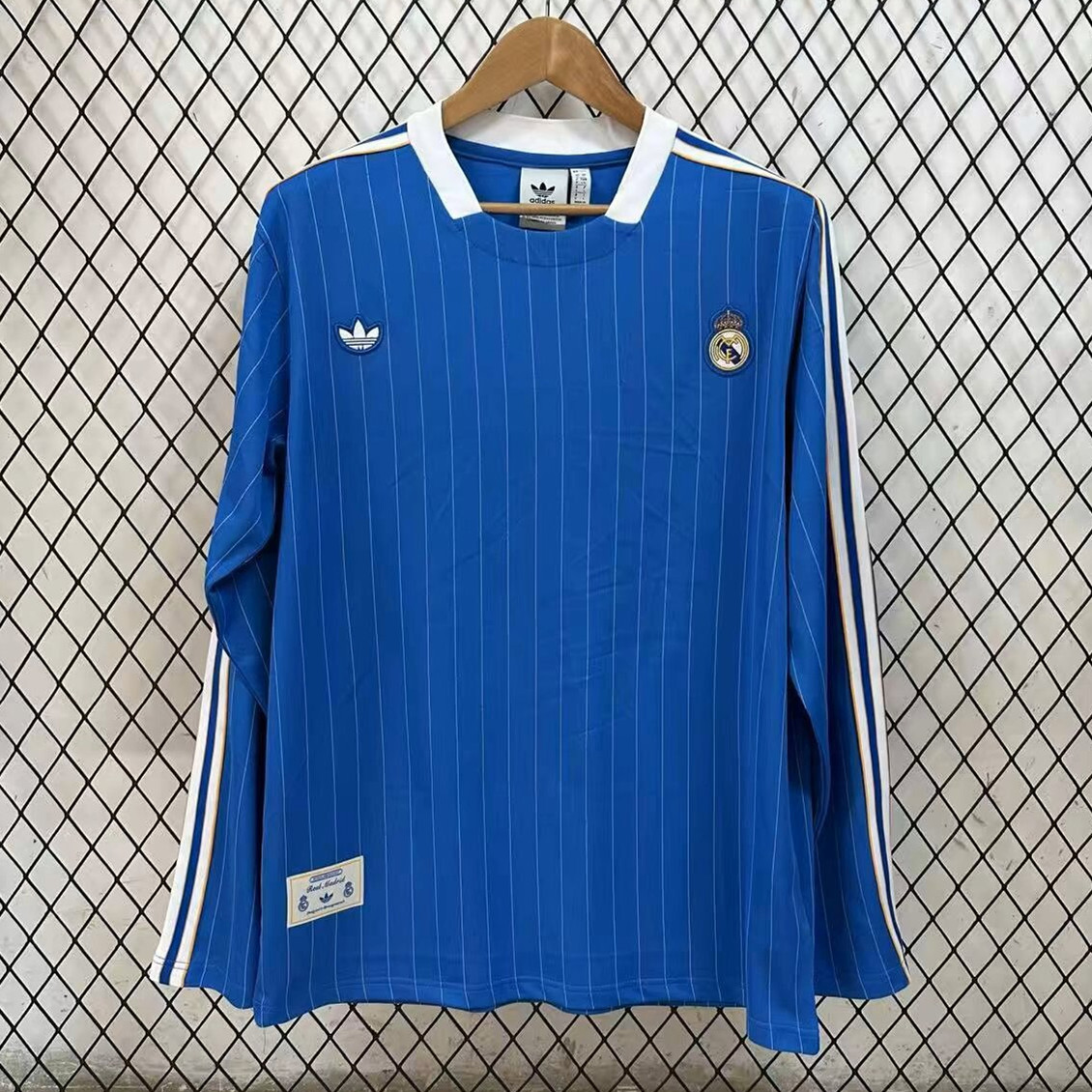 Real Madrid Icons Long Sleeve Man Jersey 25/26