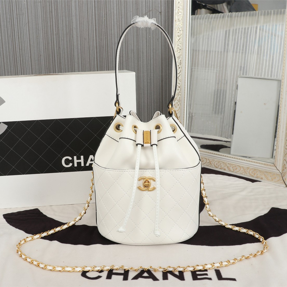 Chanel bucket crossbody bag - cnluxepick