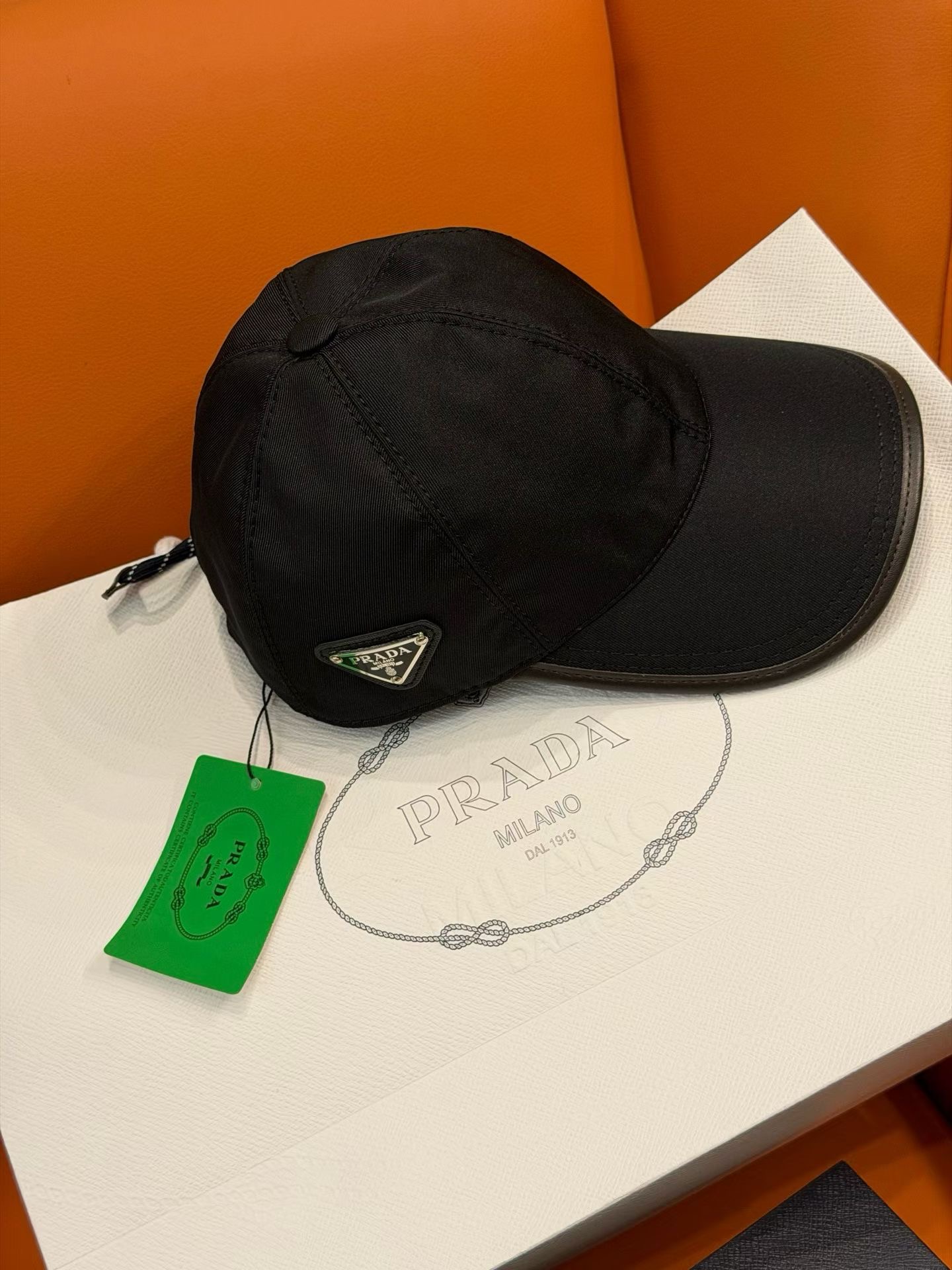 ファッション性抜群 Prada キャップ プラダ スーパーコピー　グラデーションの絶妙バランス