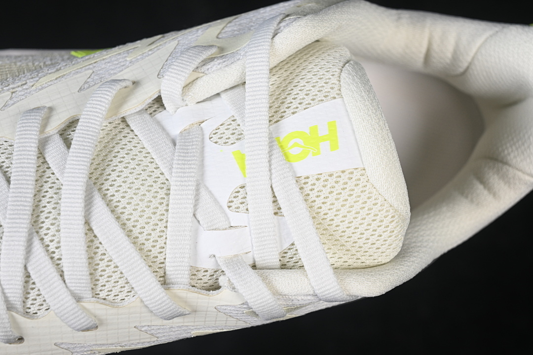 HOKA One One Challenger 8