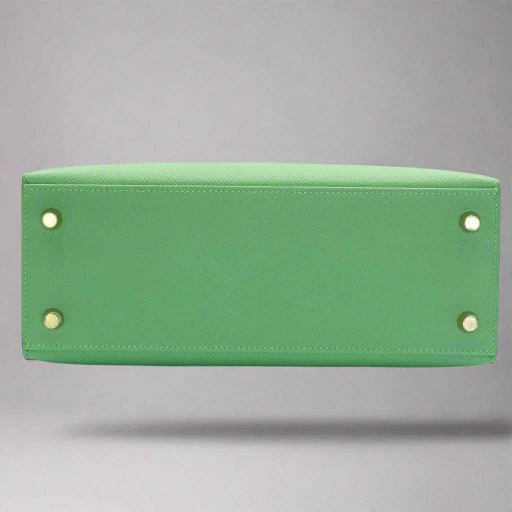 Hermès Kelly 25 Sellier Vert Criquet Epsom Gold Hardware