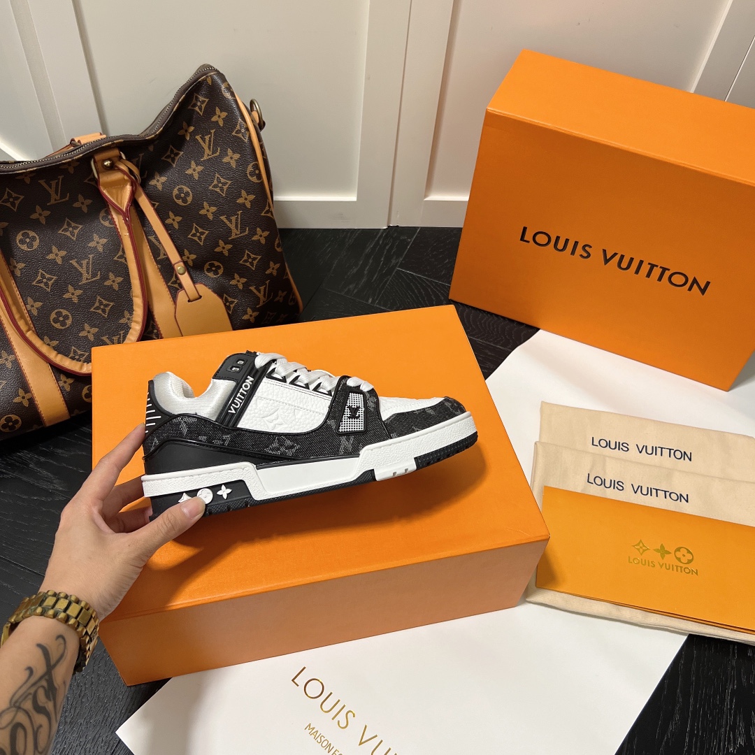 Louis Vuitton Trainer Sneakers Black And White 1A9Jgb