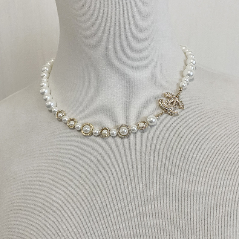 Chanel Diamond and Pearl Letter Necklace - cnluxepick