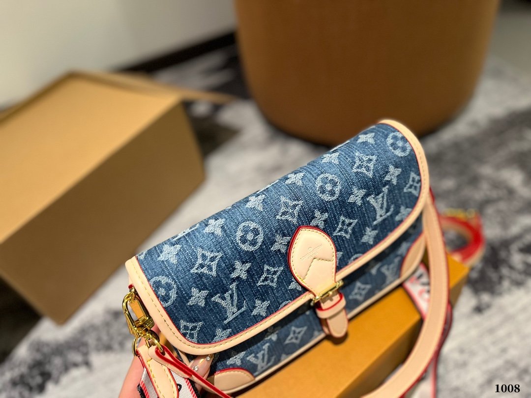 LV Diane Denim underarm baguette bag - cnluxepick