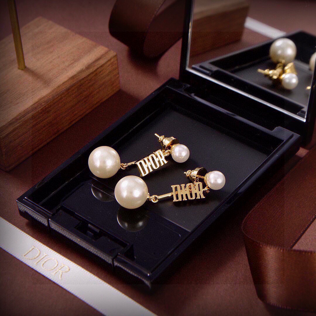 Dior Classic Letter Earrings - cnluxepick