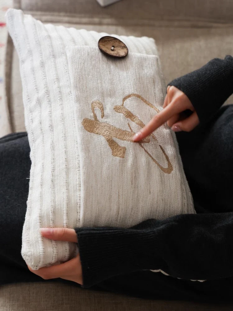 BD098 (玉兔） - Peace Pillow: New Chinese Style Sofa Lumbar Pillow Set