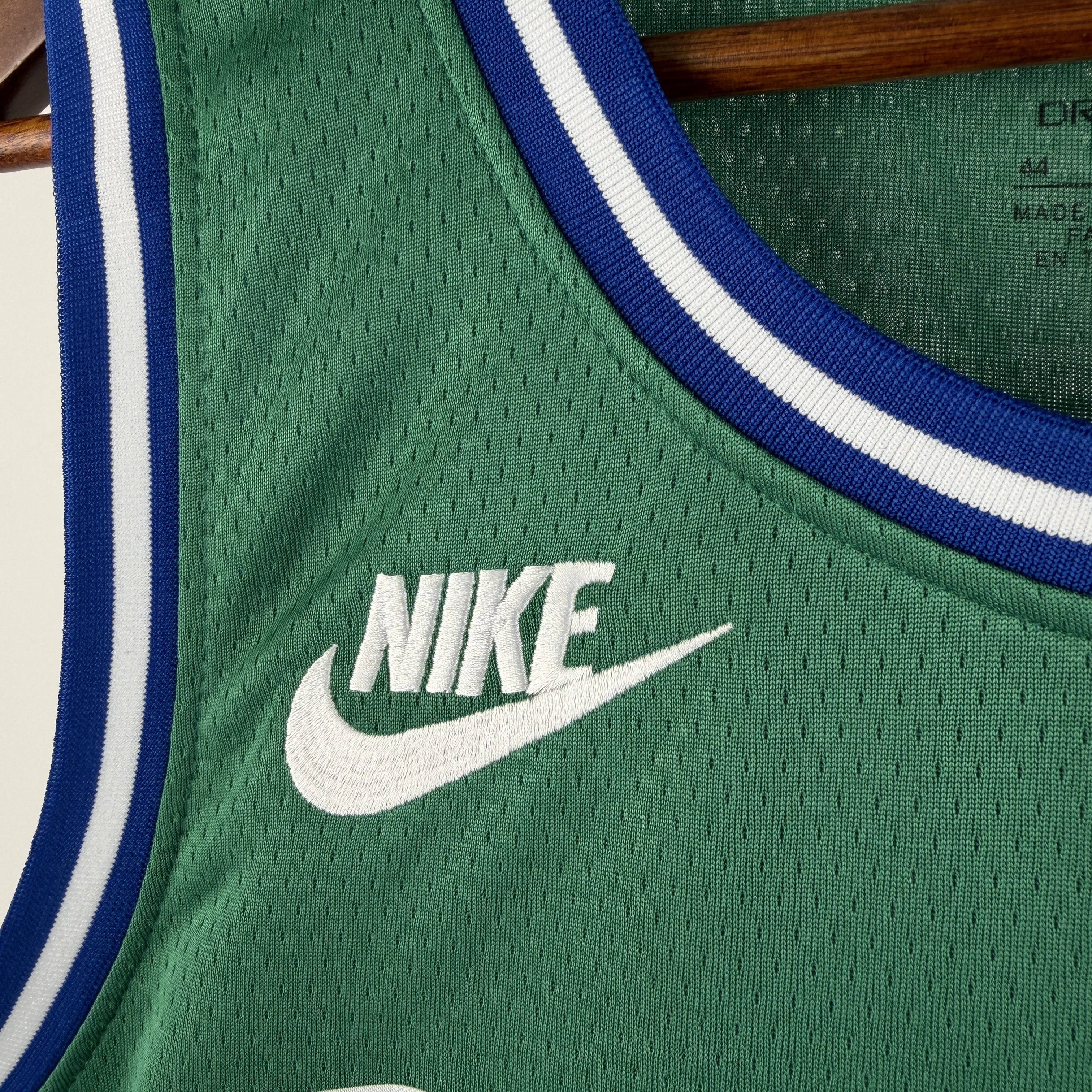 26 Season Mavericks Retro No.11