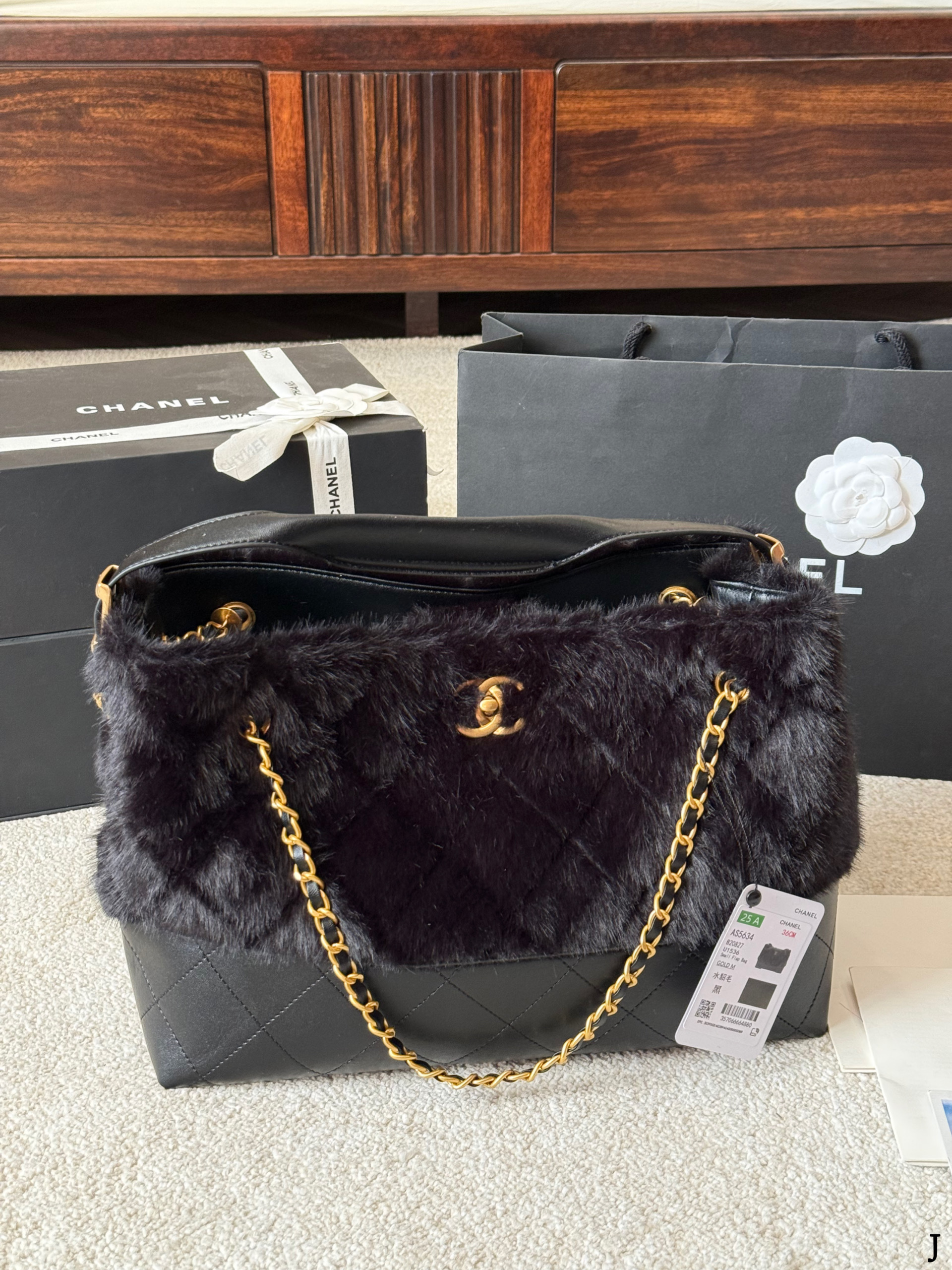 Chanel quilted bucket bag - cnluxepick