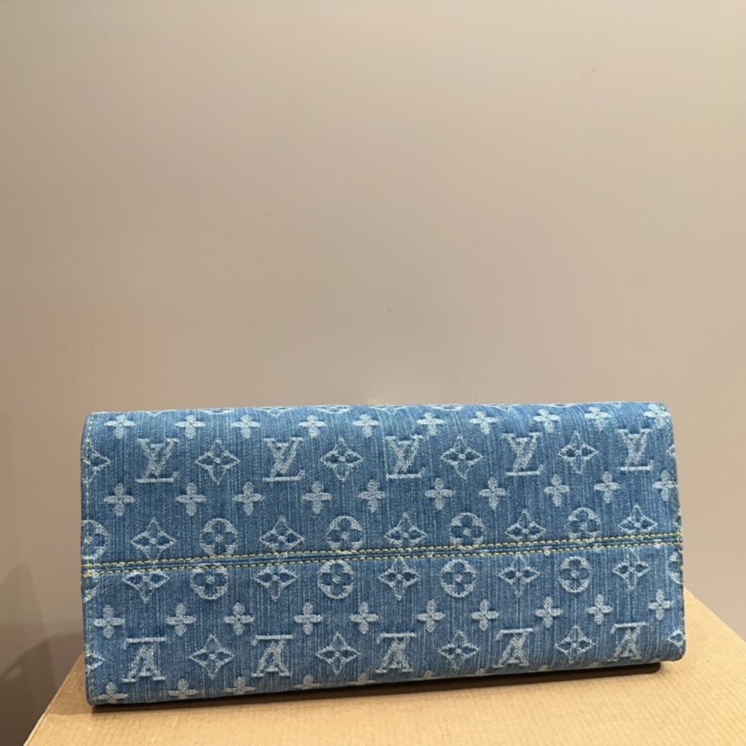 Louis Vuitton New Lv Remix Onthego Mm Denim Blue 35Cm M46871