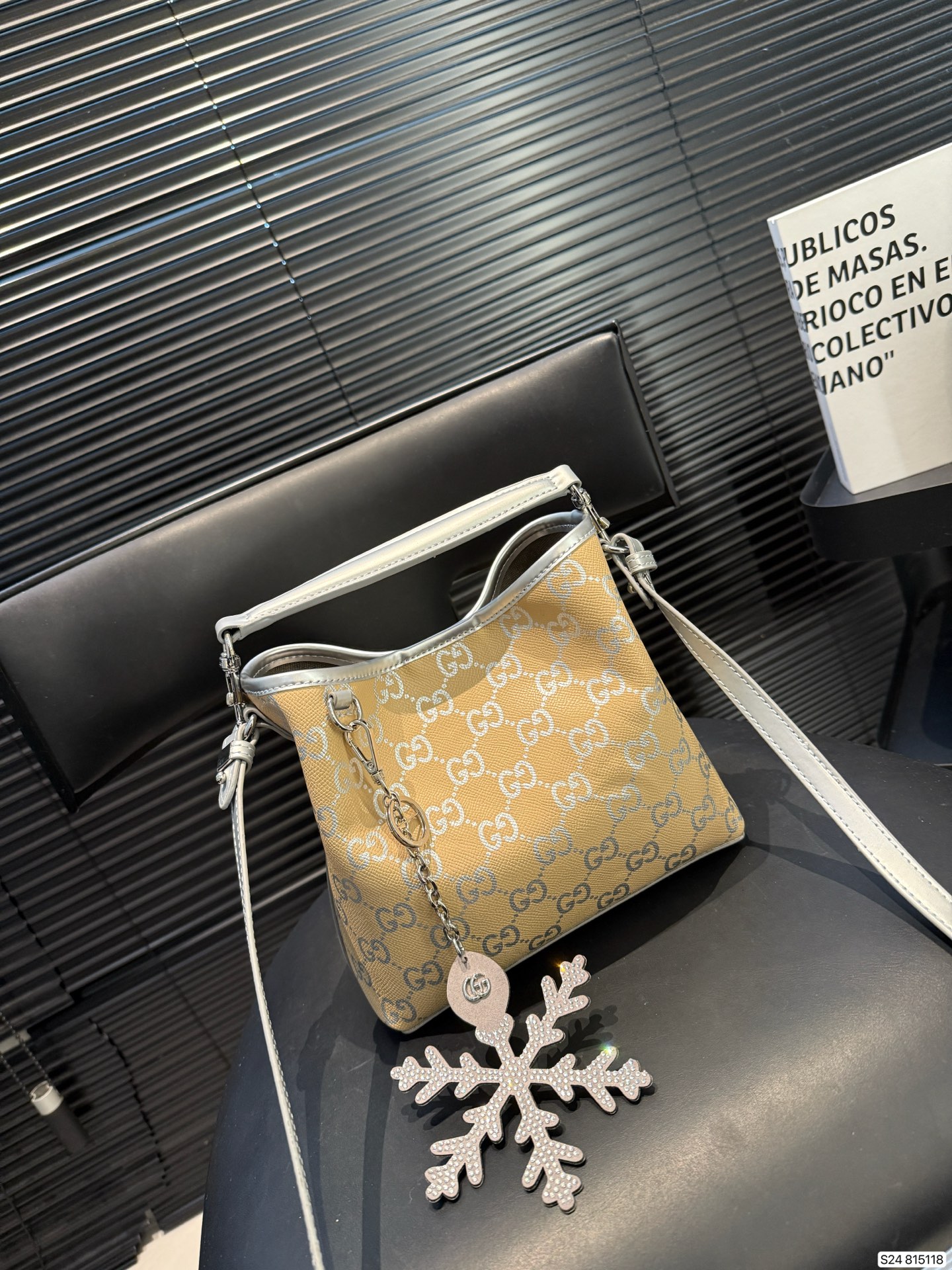 Gucci Winter Limited Edition Underarm Bag - cnluxepick