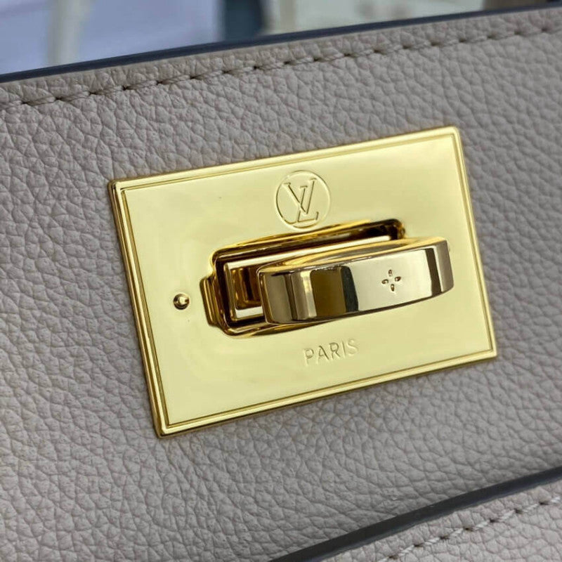 Louis Vuitton On My Side Mm 30Cm Greige