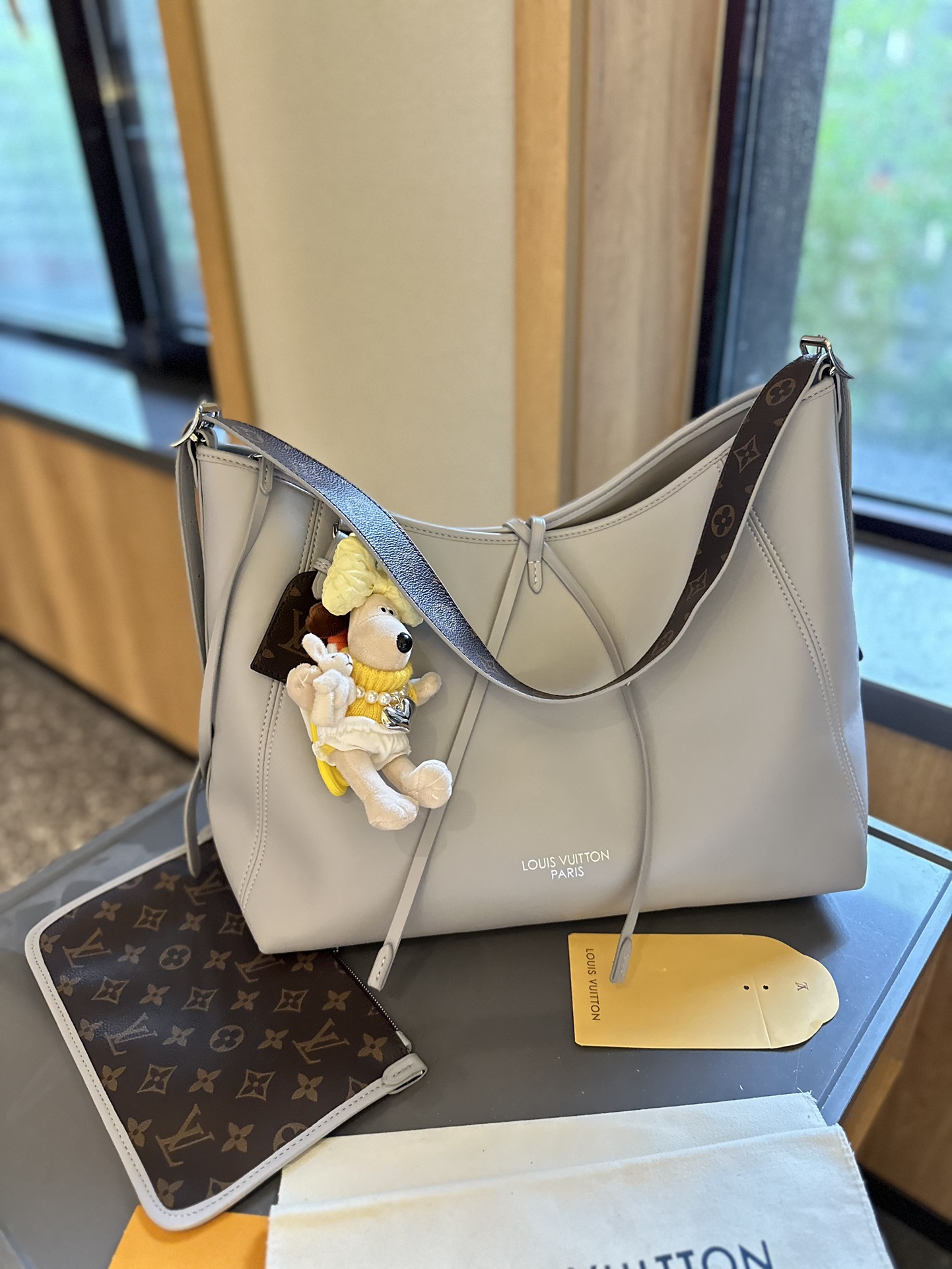 LV Classic new Louis Vuitton Grey Carry all - cnluxepick
