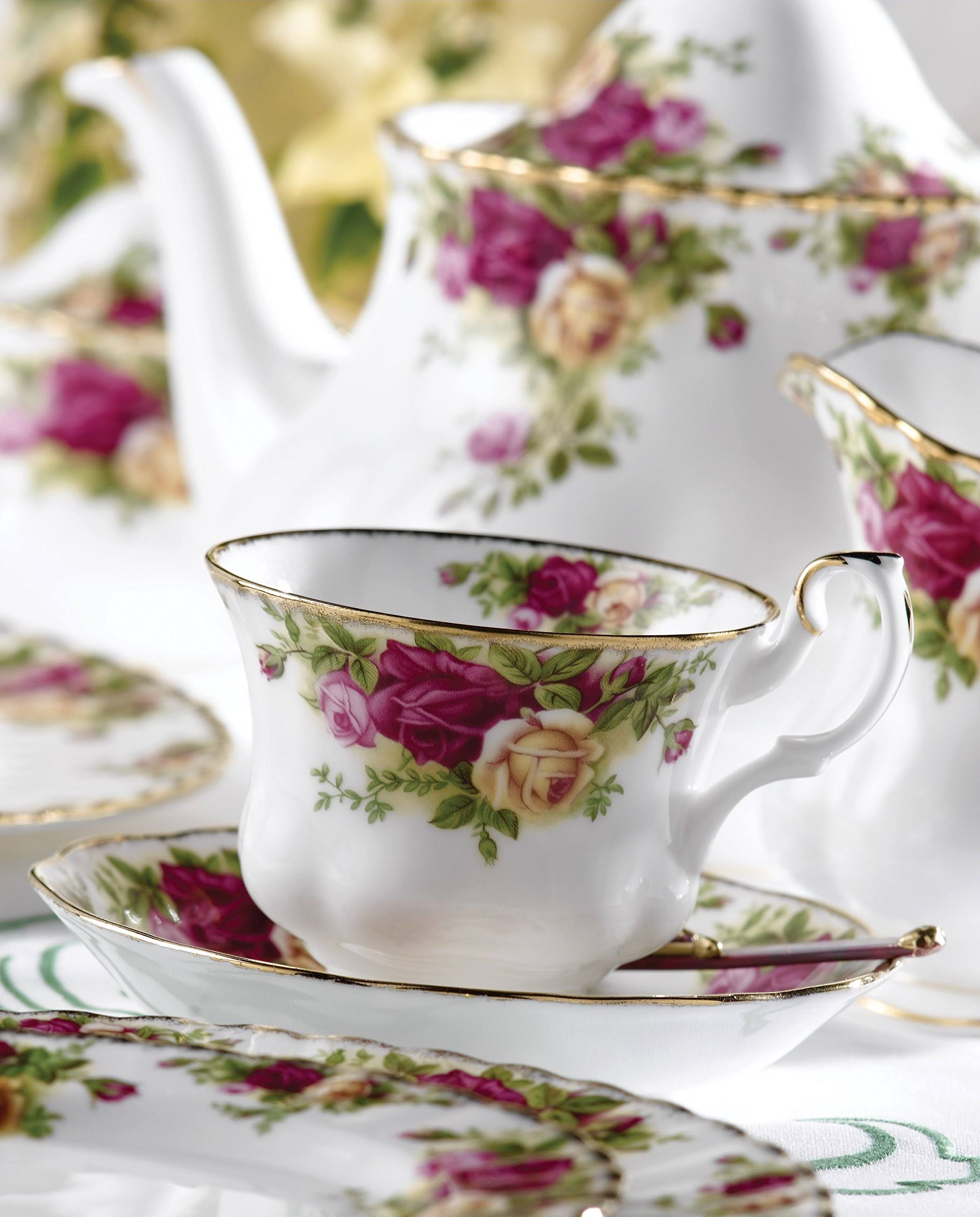 Old Country Roses 1.31-qt. Teapot Royal Albert